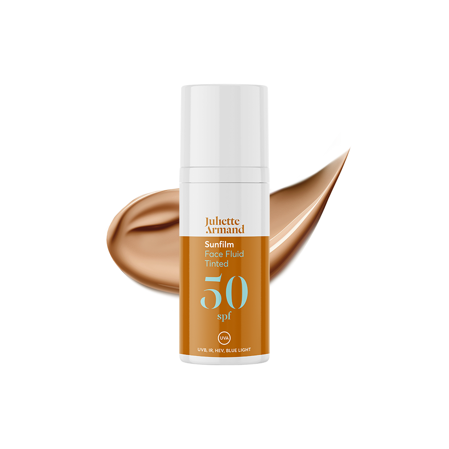 Face-Fluid-Tinted-SPF50-50ml-with-texture