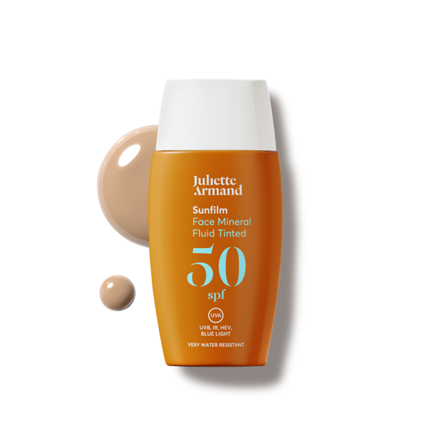 Face-Mineral-Fluid-Tinted-SPF50-with-texture-50ml-3-1.png